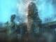 Lemuria-Mythos: symbolische Unterwasser-Ruinen mit Turm und Statue
