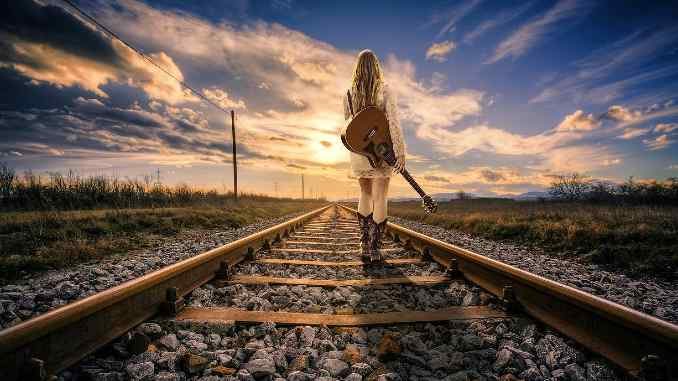 gleise frau weg railroad line