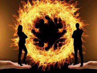 haende mann frau feuer disput