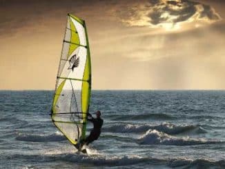 windsurfing