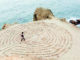 labyrinth strand meer Ashley Batz unplash