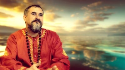 Swami Vishnudevananda Giri vor abstraktem Hintergrund