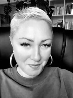 Aus der Krise in die Wandlung – die weibliche Heldenreise als Heimkehr der Göttin Sarah Rubal c privat