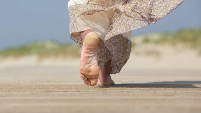nackte fuesse sand