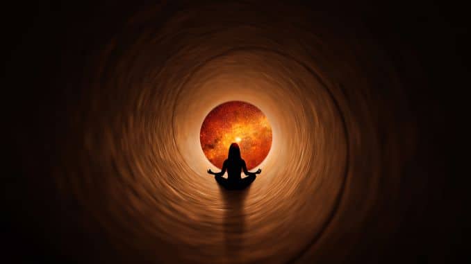 frau meditation universum