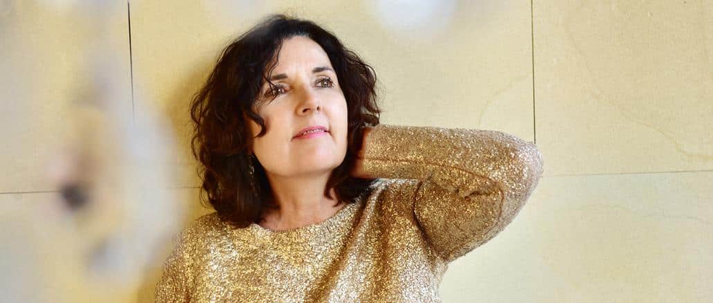 portrait copyright ingrid auer auf goldenem Balkon