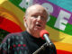 Eugen Drewermann spricht bei einer Friedensdemonstration in Bremen 2009
