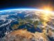 Sonnenaufgang über Europa aus dem All