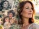 Frauenporträt in Doppelbelichtung mit alten Familienfotos und Gartenlicht